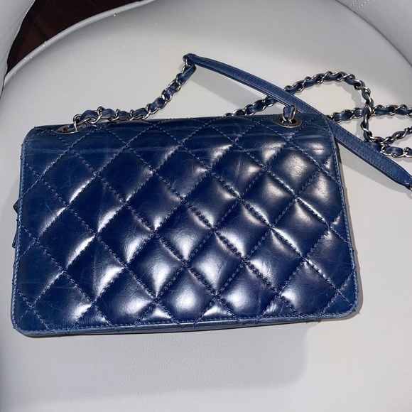 Chanel Quilted Flap Bag with Vintage CC Clasp - Picture 2 of 13